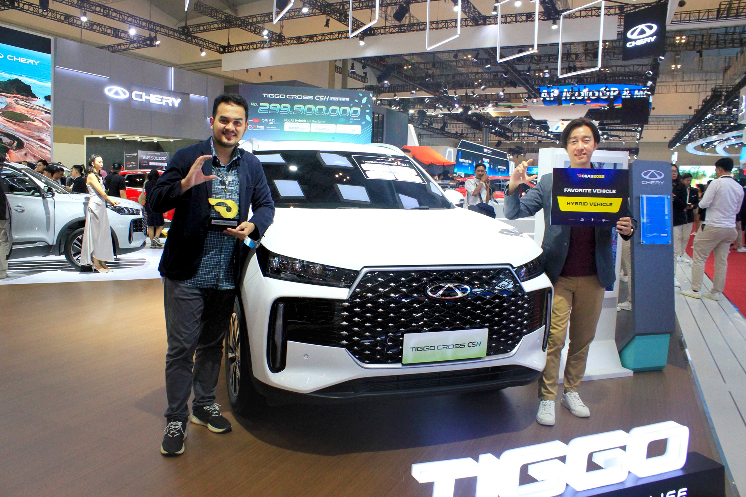 Chery TIGGO Cross CSH Hybrid Sukses Besar di GIIAS 2025, Sabet Penghargaan "Favorite Hybrid Vehicle"-image