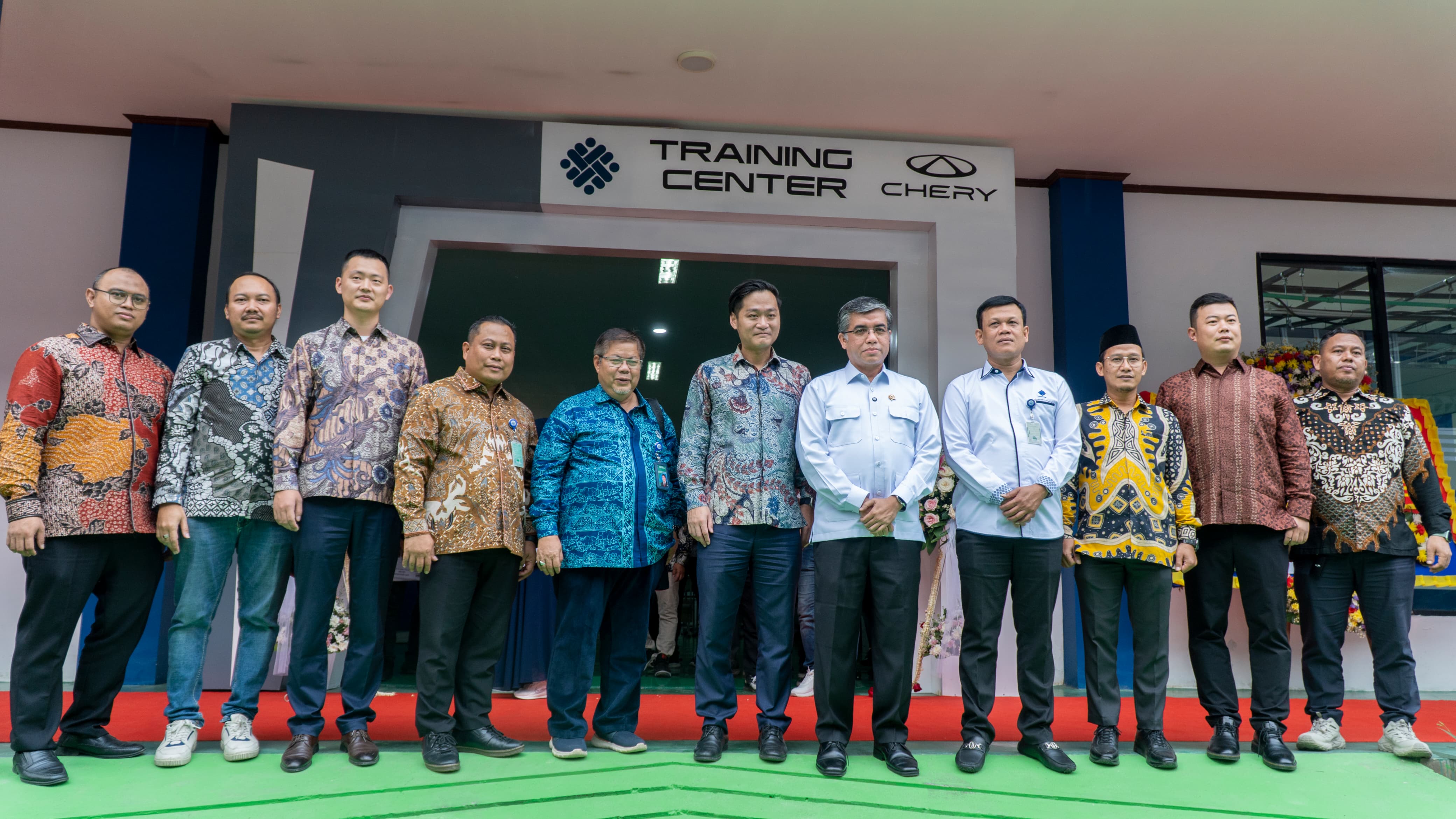 Jajaki Kerjasama Strategis dengan BBPVP Bekasi, Chery Resmikan Training Center Kendaraan Listrik dan Donasikan 1 Unit Chery E5-image