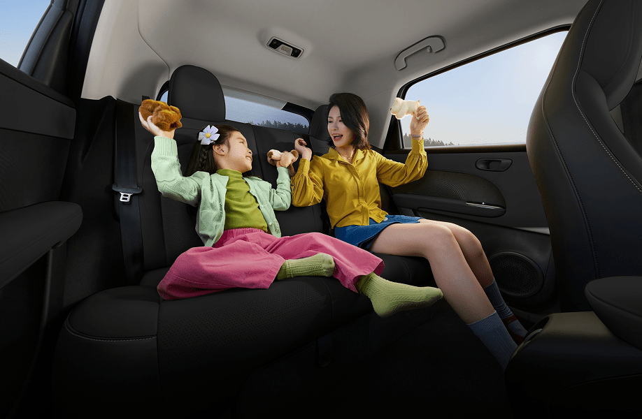 Spacious second-row that fits tall passengers-banner