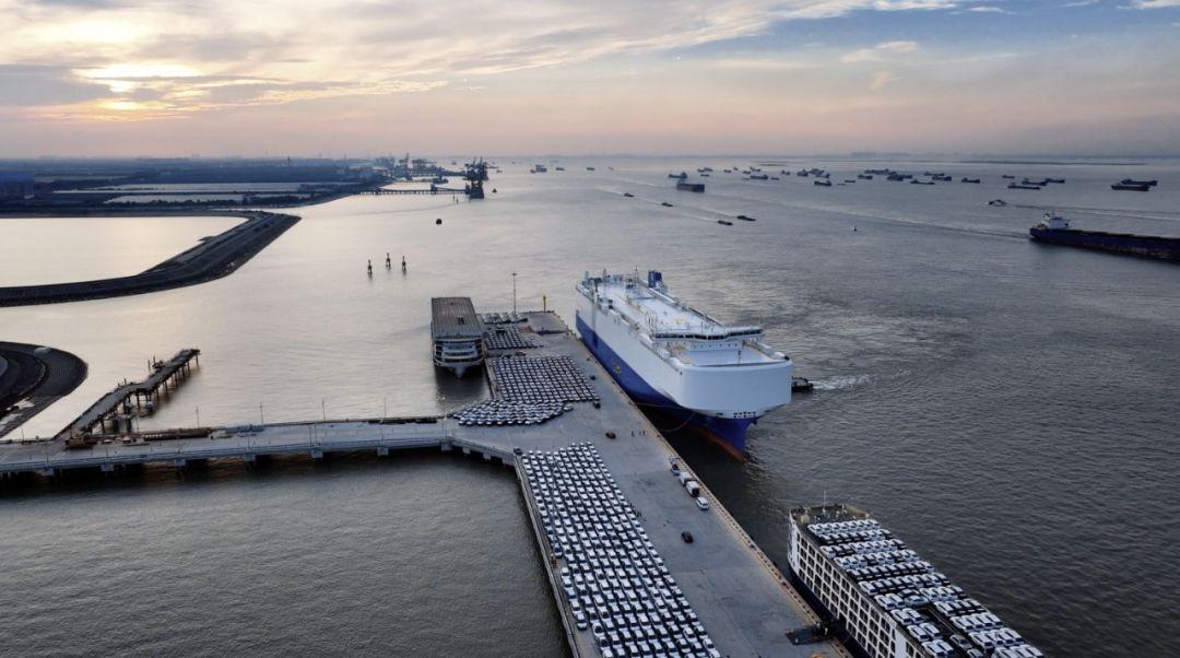 Kendaraan Chery yang Siap untuk Ekspor, berlokasi di Shanghai Haitong International Auto Terminal