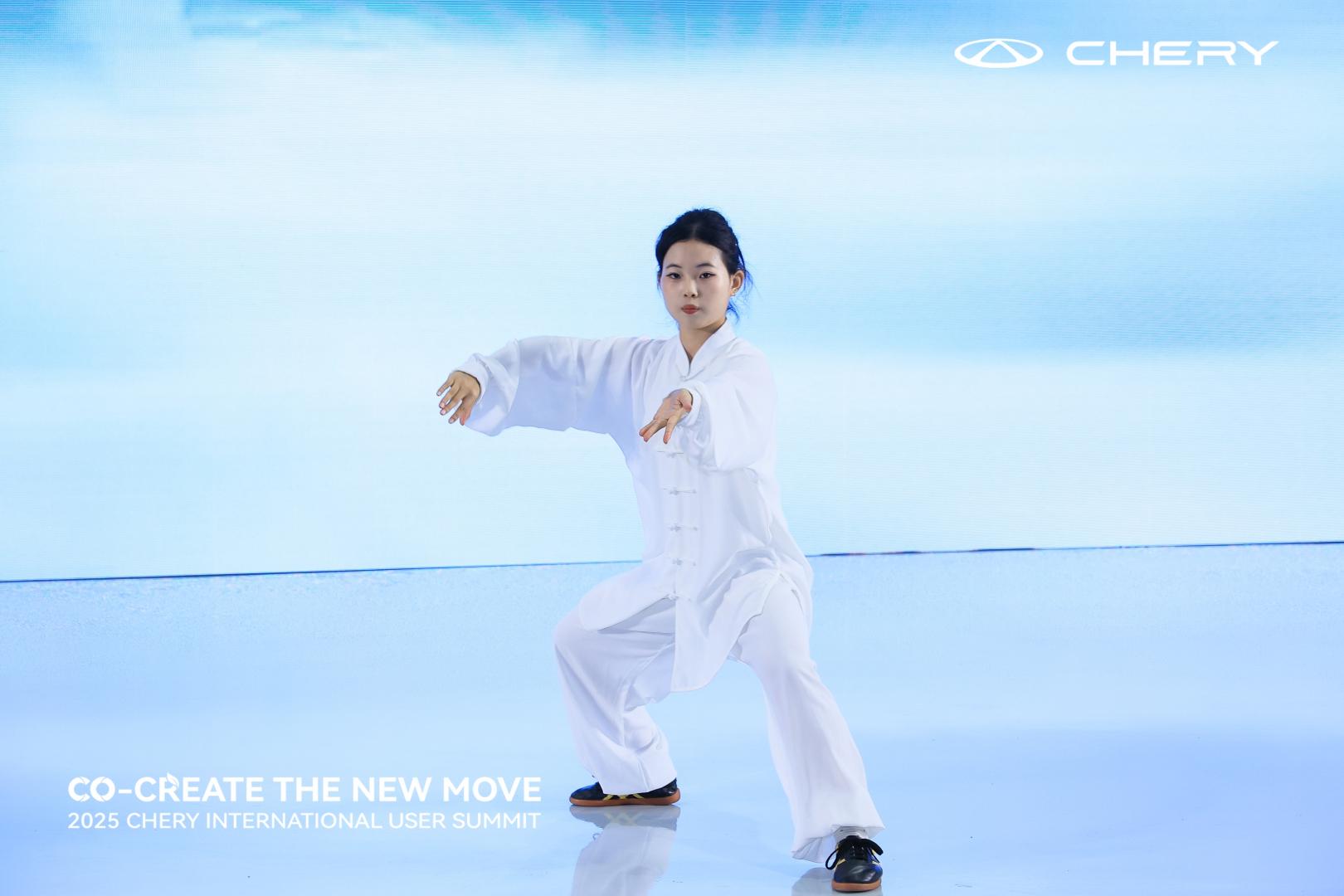 Uji Tabrak TIGGO 9 pada ajang Chery Brand User Summit 2025_ Co-Create the New Move (5)